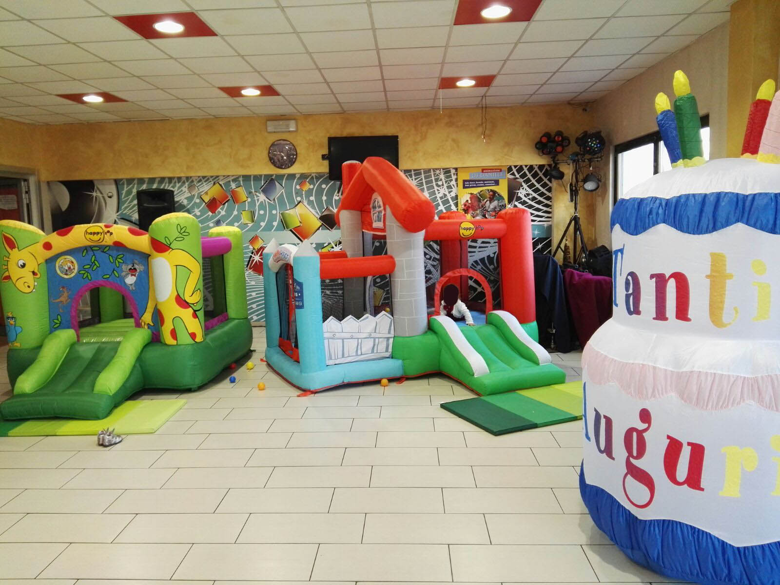 NOLEGGIO GONFIABILI 6 ANNI NOLEGGIO GONFIABILI 6 ANNI