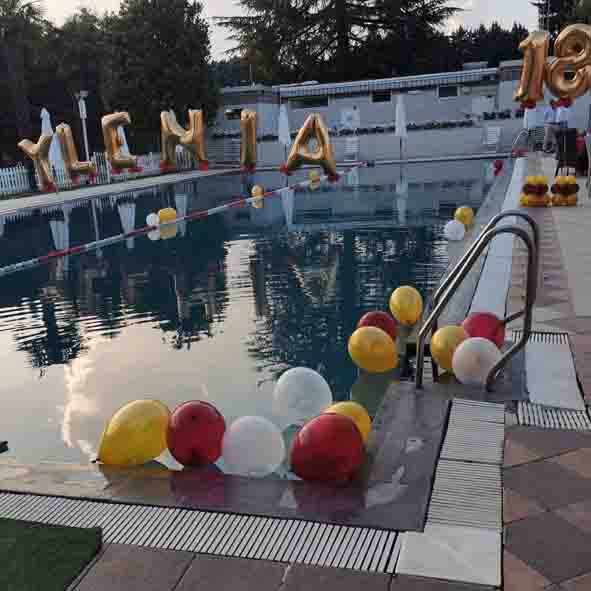 18 anni palloncini festa in piscina torino