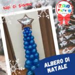 albero di natale di palloncini blu