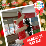 decorazione albero di natale di palloncini blu