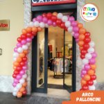 arco di palloncini colorati arancione