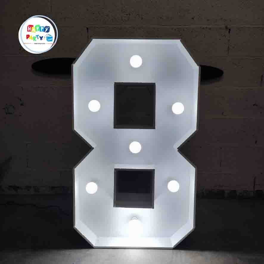 noleggio numero 8 bianco luminoso